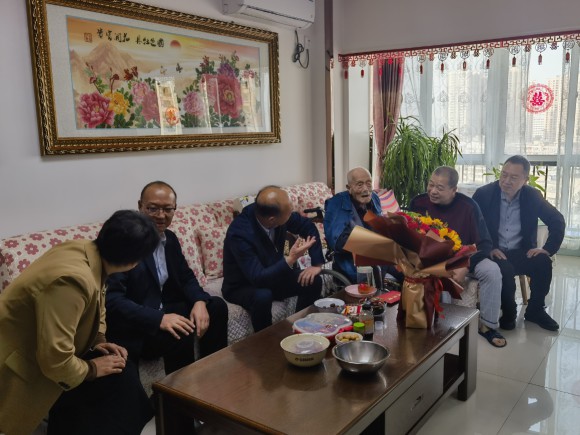 省委組織部一行慰問公司百歲離休干部